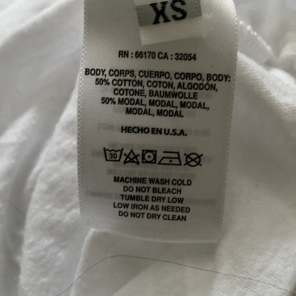 White t with cut out - Picture 3 of 3